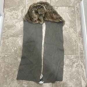 Banana Republic Women’s‎ Fur Knit Scarf